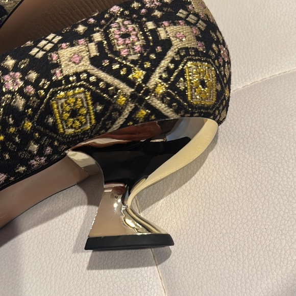 Shoes: Katy Perry Elegant Black and Gold Women’s Heels - Picture 5 of 11